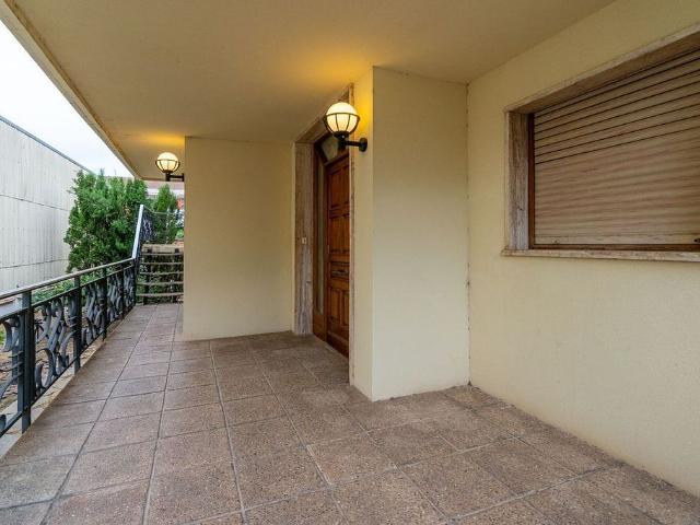 Chalet en venta en calle Jacint Verdaguer, Amposta, de 180 m² 5 habitaciones por 320.000