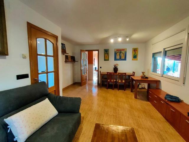 Chalet en venta en calle Júpiter, Vidreres, de 175 m² 4 habitaciones por 340.000