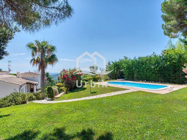 Chalet en venta en calle Oliveres, Castell Platja d´Aro, de 200 m² 4 habitaciones por 620.000