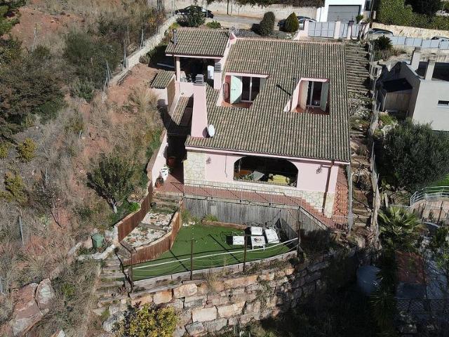 Chalet en venta en calle Colom, Ametlla del Vallès, l´, de 140 m² 4 habitaciones por 379.000