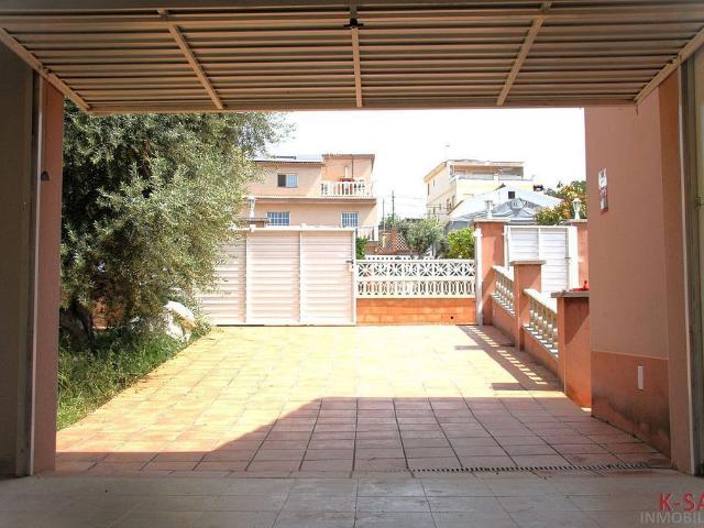 Chalet en venta en calle Oreneta, Piera, de 230 m² 3 habitaciones por 288.000