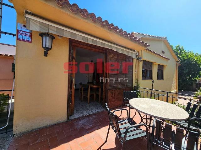 Chalet en venta en calle Oreneta, Rubí, de 85 m² 4 habitaciones por 440.000