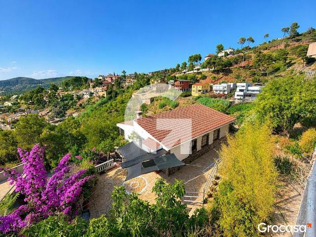 Chalet en venta en calle Lourdes, Vallirana, de 120 m² 4 habitaciones por 360.000