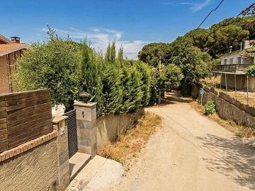 Chalet en venta en calle La Cerdanya, Vilanova del Vallès, de 158 m² 5 habitaciones por 242.000