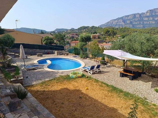 Chalet en venta en calle La Foradada, Castellbell i el Vilar, de 320 m² 4 habitaciones por 500.000