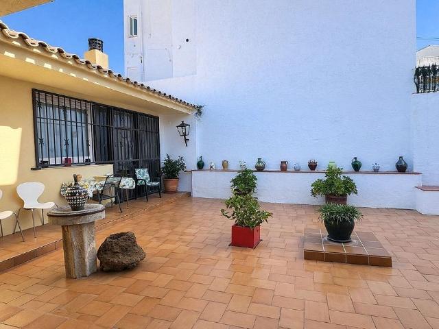 Chalet en venta en calle La Farella, Llançà, de 305 m² 4 habitaciones por 680.000