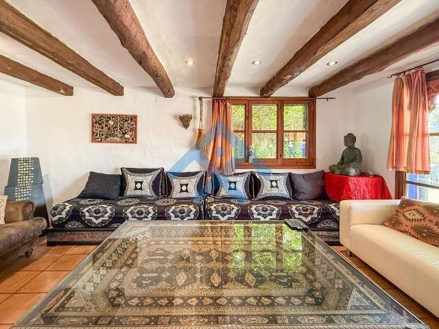 Chalet en venta en calle La Rosella, Sant Pere de Ribes, de 279 m² 7 habitaciones por 639.000