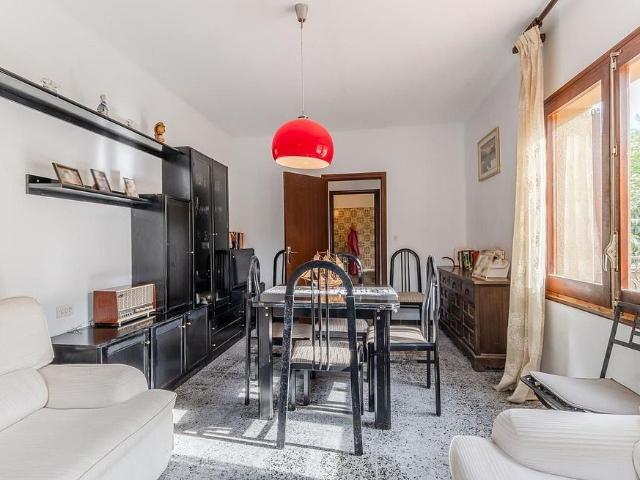 Chalet en venta en calle La Resclosa, Sant Llorenç de la Muga, de 224 m² 4 habitaciones por 385.000