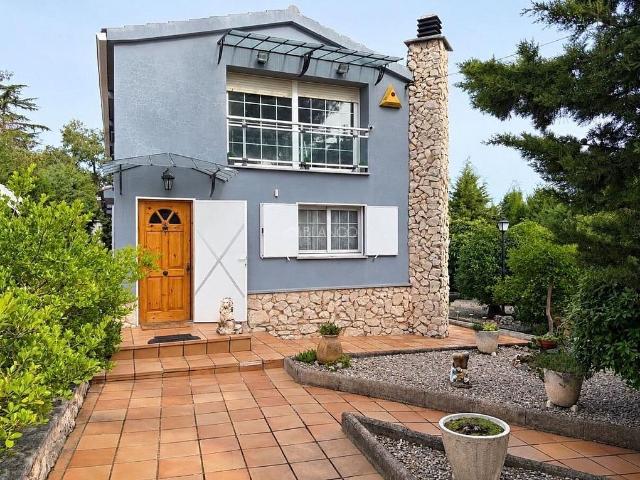 Chalet en venta en calle Les Corts Catalanes, Torre de Claramunt, La, de 110 m² 3 habitaciones por 265.000