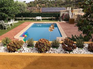 Chalet en venta en calle Les Perdius, Sant Fost de Campsentelles, de 420 m² 5 habitaciones por 673.000