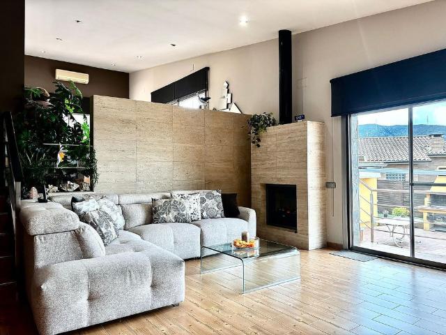 Chalet en venta en calle Les Perdius, Sant Fost de Campsentelles, de 474 m² 4 habitaciones por 673.000