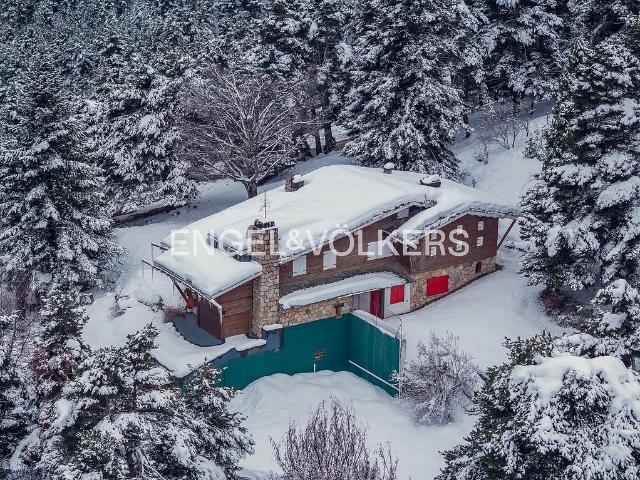 Chalet en venta en calle Molina, Alp, de 200 m² 5 habitaciones por 680.000