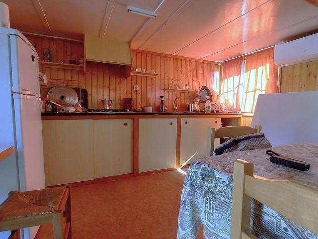 Chalet en venta en calle Mont Perdut, Sant Llorenç Savall, de 38 m² 2 habitaciones por 120.000