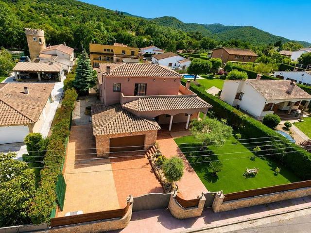 Chalet en venta en calle Montnegre del, Caldes de Malavella, de 385 m² 5 habitaciones por 625.000