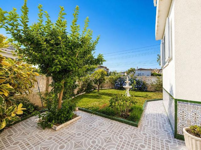 Chalet en venta en calle Montnell, Cunit, de 145 m² 3 habitaciones por 388.500