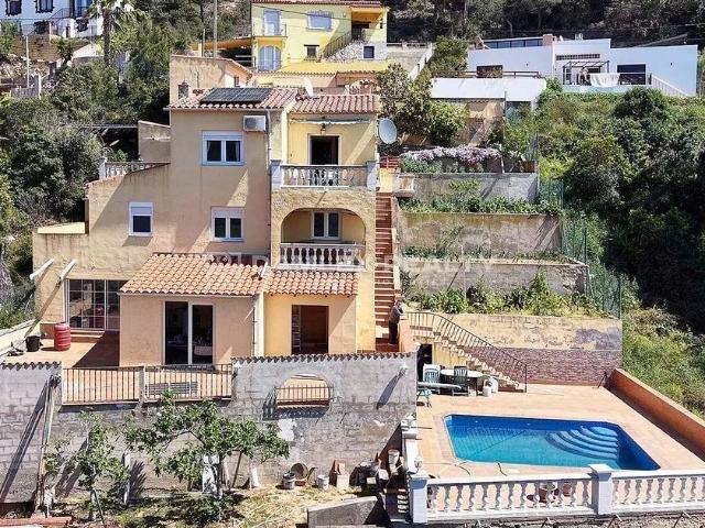 Chalet en venta en calle Montecarlo, Lloret de Mar, de 268 m² 5 habitaciones por 499.000