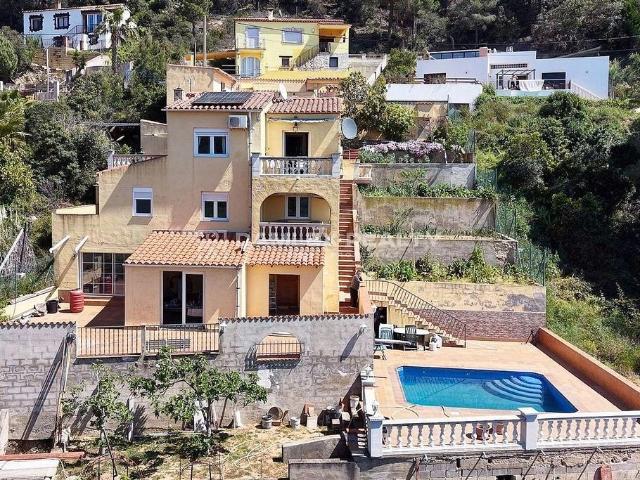 Chalet en venta en calle Montecarlo, Lloret de Mar, de 268 m² 5 habitaciones por 499.000