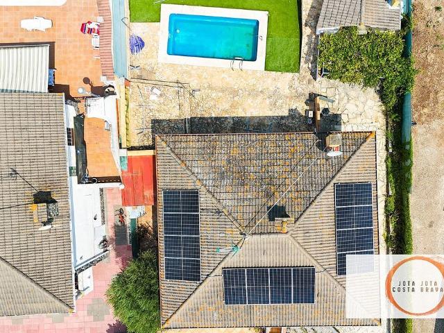 Chalet en venta en calle Montjuïc, Maçanet de la Selva, de 215 m² 5 habitaciones por 385.000