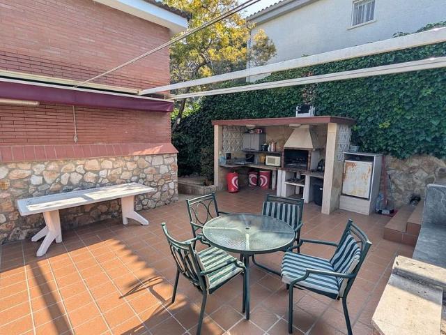 Chalet en venta en calle Montpaó, Calafell, de 200 m² 4 habitaciones por 288.000