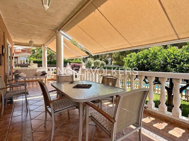 Chalet en venta en calle Montsant, Almoster, de 262 m² 4 habitaciones por 520.000