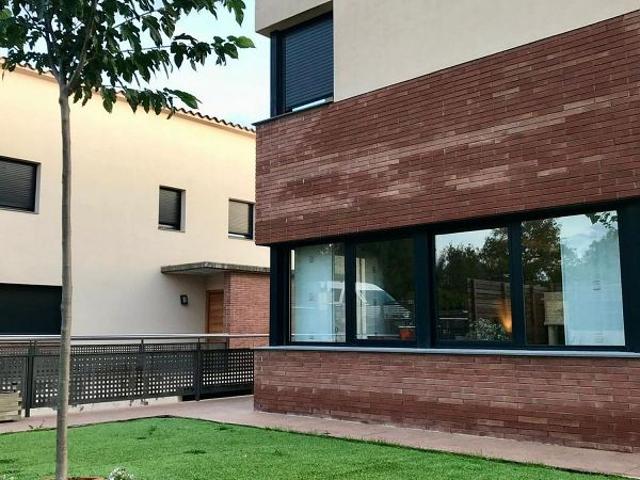 Chalet en venta en calle Montsant, Santa Maria de Palautordera, de 222 m² 4 habitaciones por 525.000