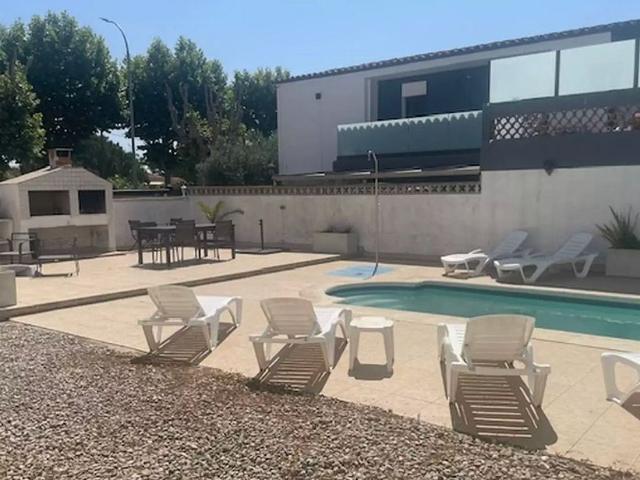 Chalet en venta en calle Montseny, Castelló d´Empúries, de 90 m² 4 habitaciones por 385.000