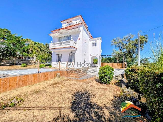 Chalet en venta en calle Montsià, Lloret de Mar, de 139 m² 2 habitaciones por 320.000