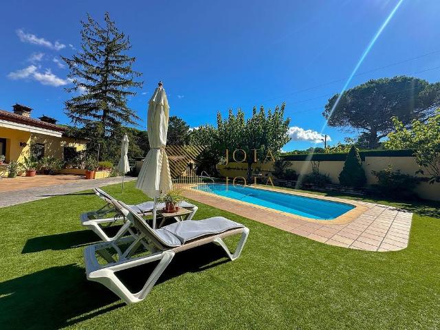 Chalet en venta en calle Matagalls, Caldes de Malavella, de 174 m² 5 habitaciones por 624.000
