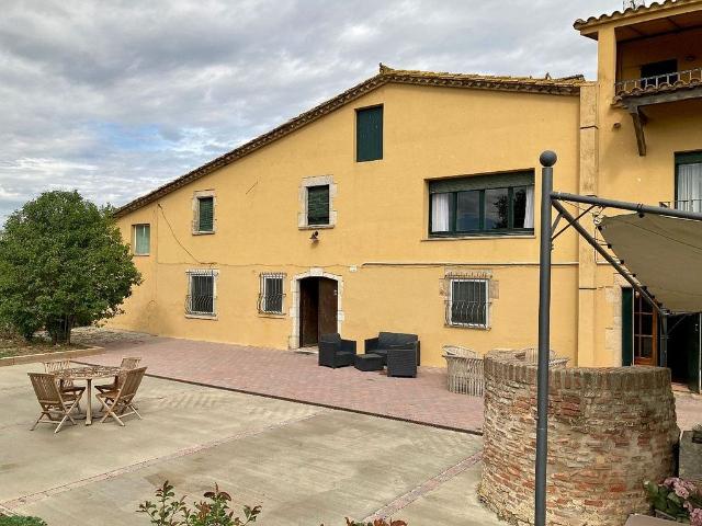 Chalet en venta en calle Major, Cassà de la Selva, de 510 m² 7 habitaciones por 750.000