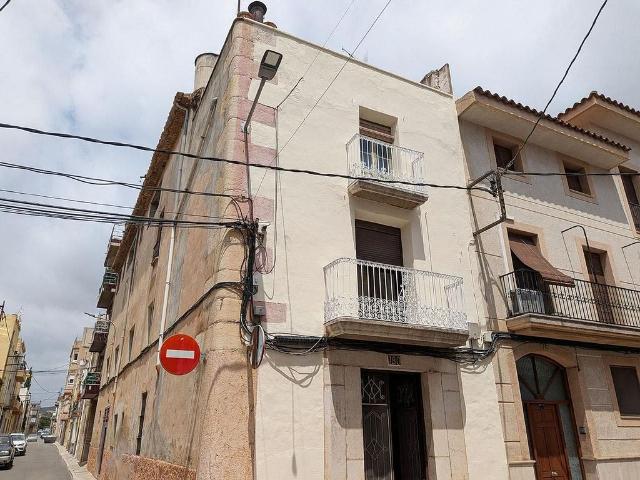 Chalet en venta en calle Major, Ulldecona, de 405 m² 3 habitaciones por 148.000