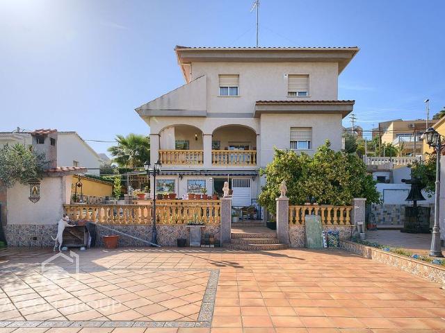 Chalet en venta en calle Marca Hispanica, Calafell, de 144 m² 5 habitaciones por 475.000