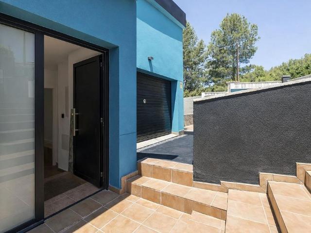 Chalet en venta en calle Margarida Xirgu, Vespella de Gaià, de 240 m² 5 habitaciones por 450.000