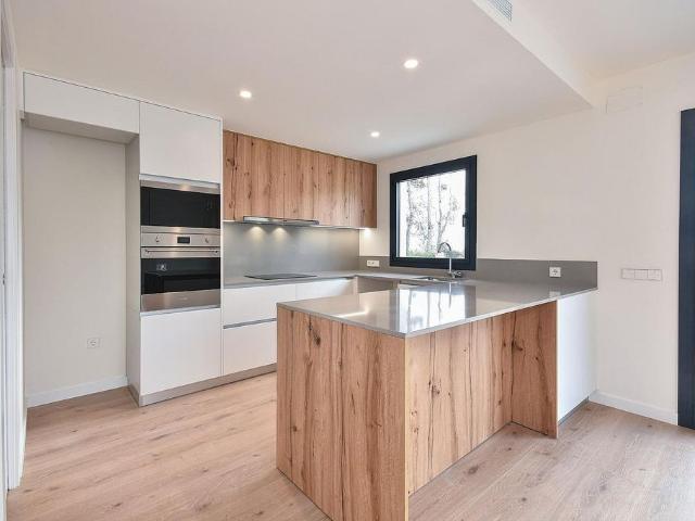Chalet en venta en calle Marià Solà, Terrassa, de 180 m² 4 habitaciones por 605.000