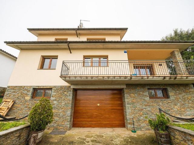 Chalet en venta en calle De Màrius Anglada, L'Esquirol, de 136 m² 4 habitaciones por 450.000