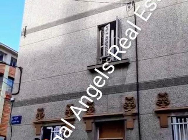 Chalet en venta en calle Martinez Diez, Terrassa, de 170 m² 3 habitaciones por 230.000