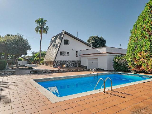 Chalet en venta en calle Mas Llunes, Bescanó, de 180 m² 3 habitaciones por 369.000