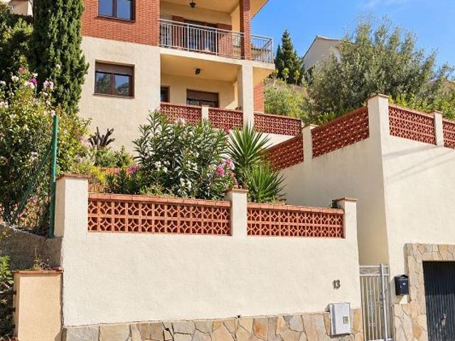 Chalet en venta en calle Merce Cc, Cervelló, de 227 m² 5 habitaciones por 449.000