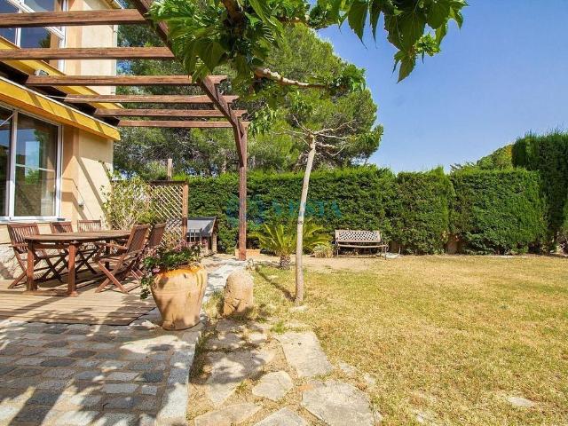 Chalet en venta en calle Mestral, Castellvell del Camp, de 157 m² 5 habitaciones por 379.900
