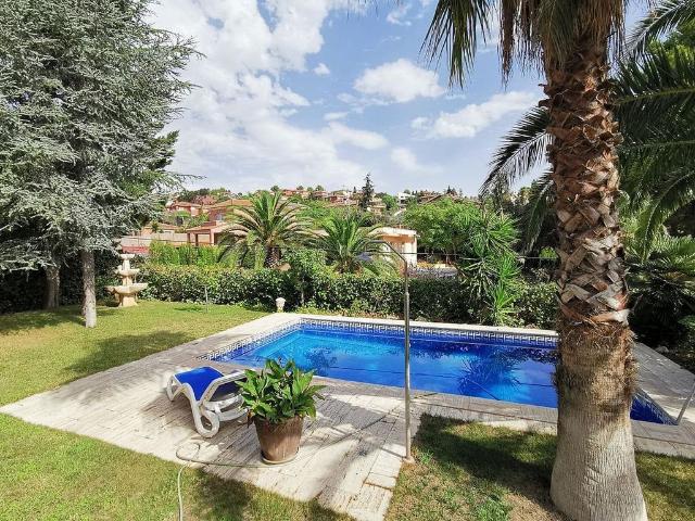 Chalet en venta en calle Mestral, Castellvell del Camp, de 335 m² 4 habitaciones por 475.000