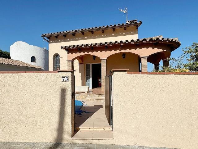 Chalet en venta en calle Muga, Escala, L´, de 120 m² 3 habitaciones por 599.000