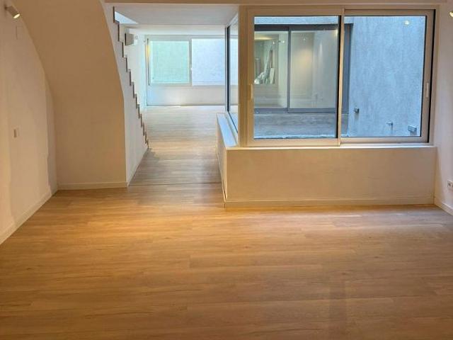 Chalet en venta en calle Murillo, Badalona, de 236 m² 5 habitaciones por 780.000