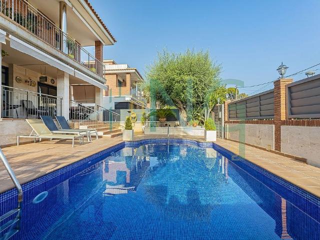 Chalet en venta en calle Nicaragua, Calafell, de 296 m² 5 habitaciones por 645.000