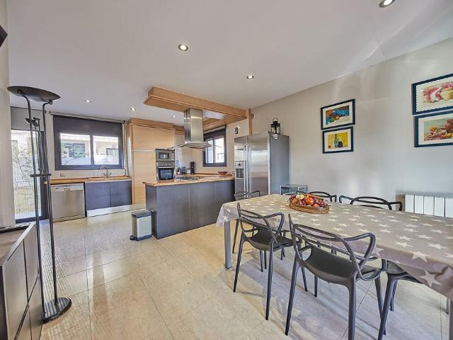 Chalet en venta en calle Nicaragua, Calafell, de 296 m² 5 habitaciones por 695.000