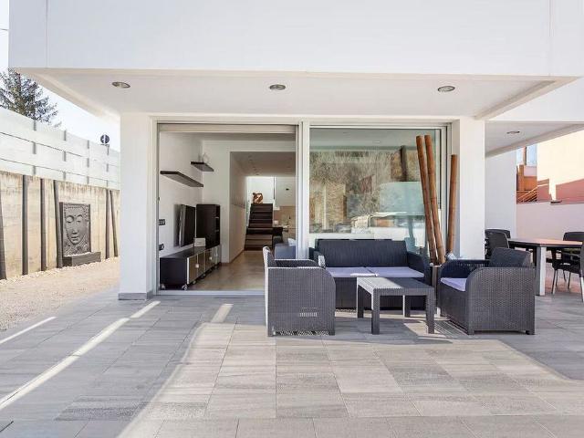 Chalet en venta en calle Nicaragua, Canyelles, de 181 m² 4 habitaciones por 599.000