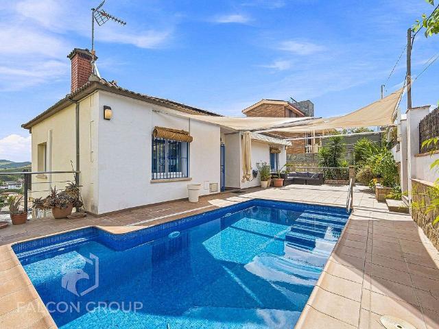 Chalet en venta en calle Núria, Canyelles, de 132 m² 3 habitaciones por 399.000