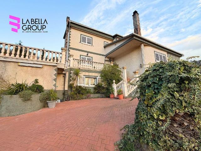 Chalet en venta en calle Solei, Olesa de Bonesvalls, de 401 m² 7 habitaciones por 530.000