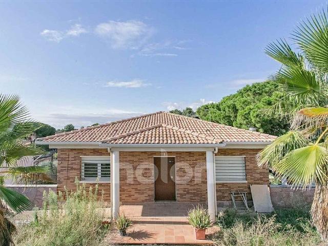 Chalet en venta en calle Sagittarius, Piera, de 281 m² 3 habitaciones por 279.000