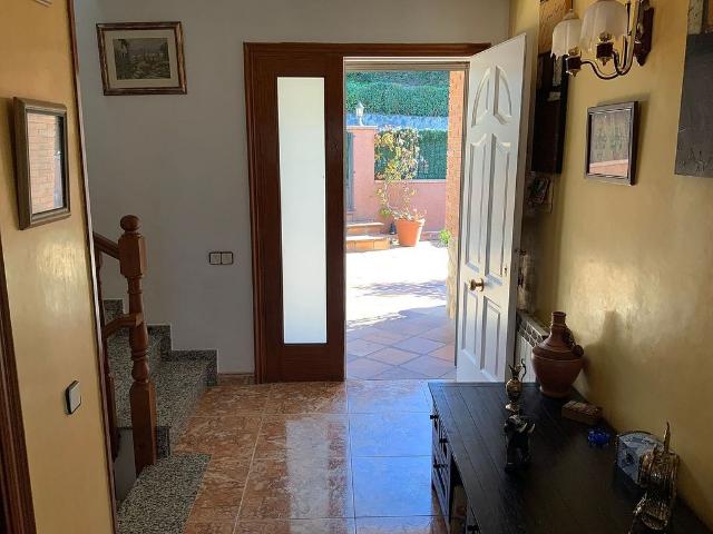Chalet en venta en calle Sant Agustí, Llinars del Valles, de 184 m² 5 habitaciones por 399.000