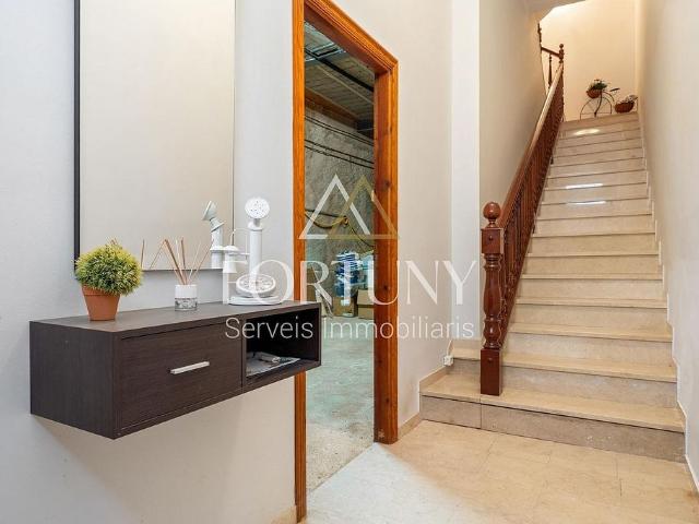 Chalet en venta en calle Sant Jordi, Benissanet, de 292 m² 4 habitaciones por 159.900