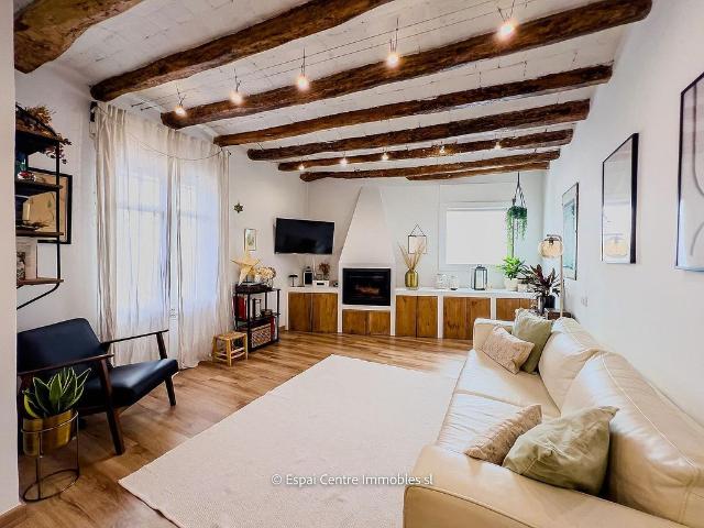 Chalet en venta en calle Miquel Tort, Molins de Rei, de 203 m² 3 habitaciones por 659.000